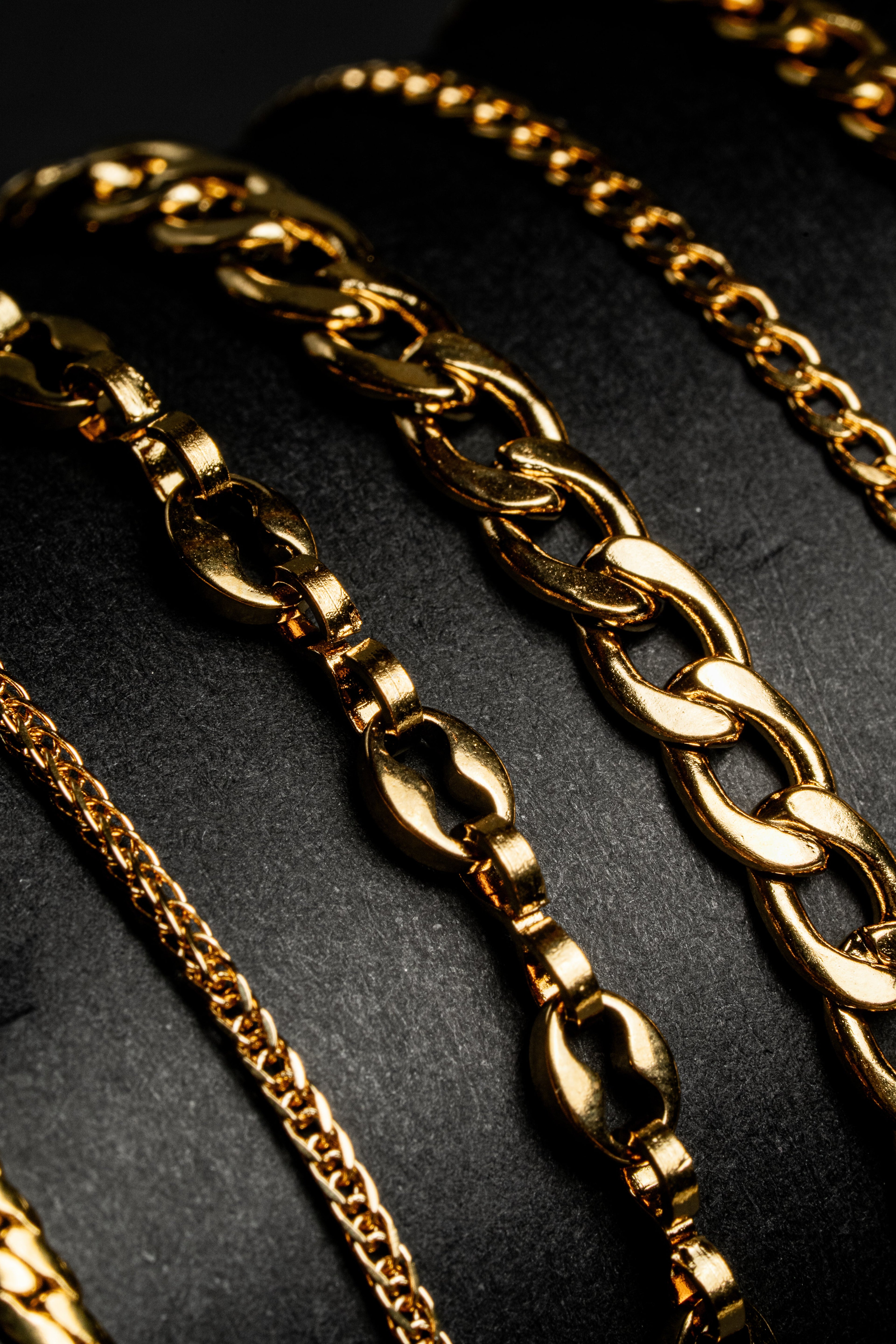 CADENAS, PULSERAS Y CONJUNTOS DORADOS