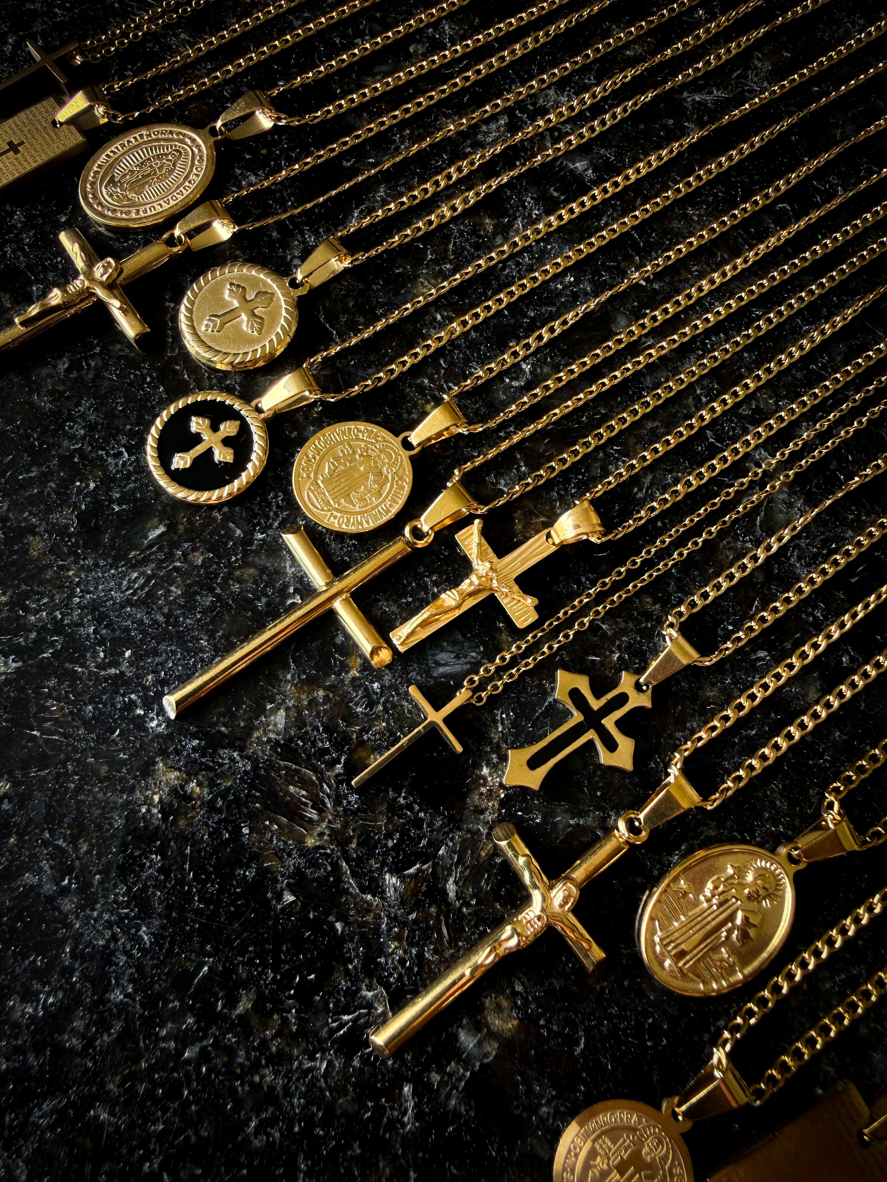 CADENAS CON DIJE DORADAS