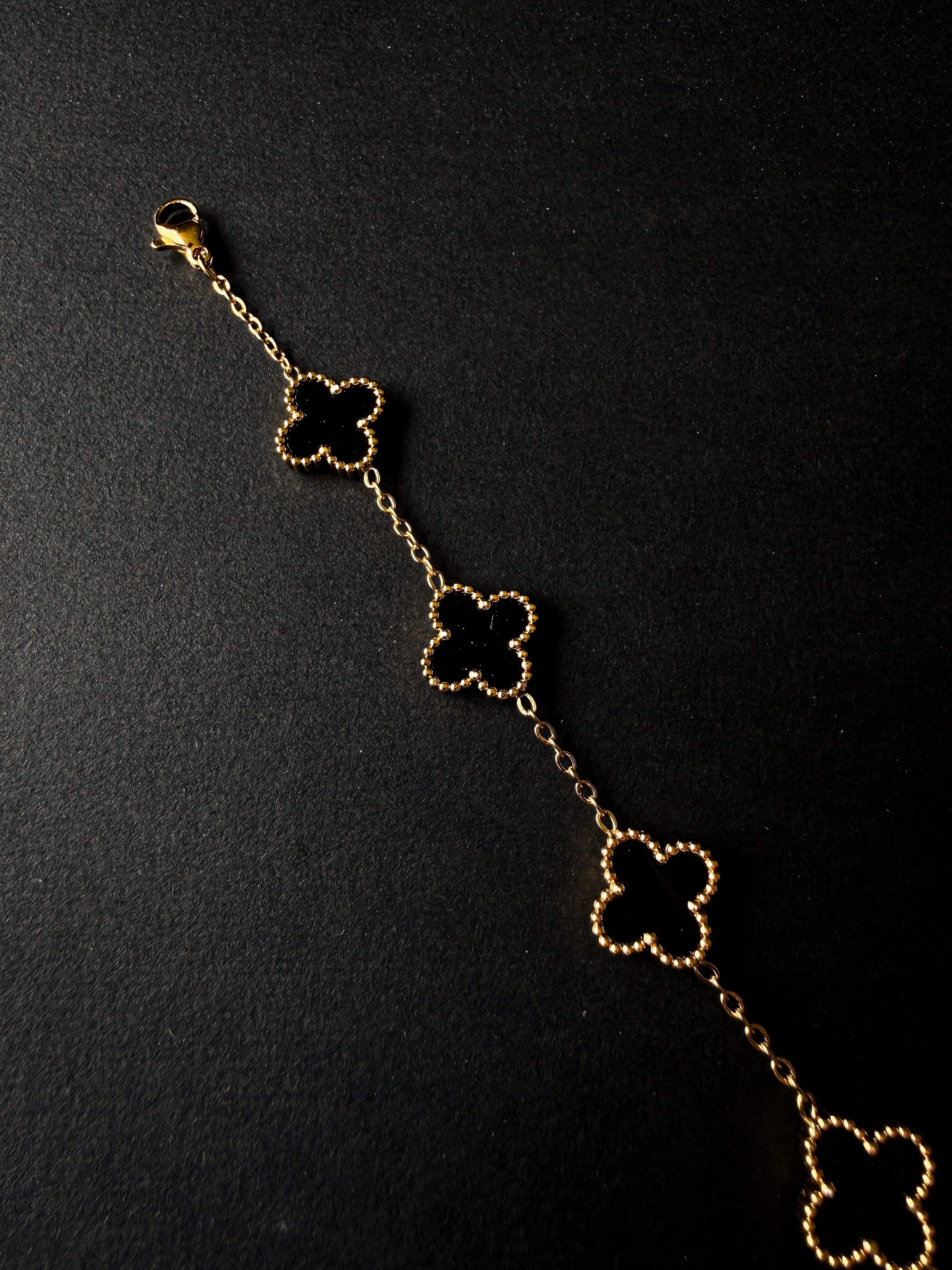Pulsera VCA Dorada con Tréboles Negros