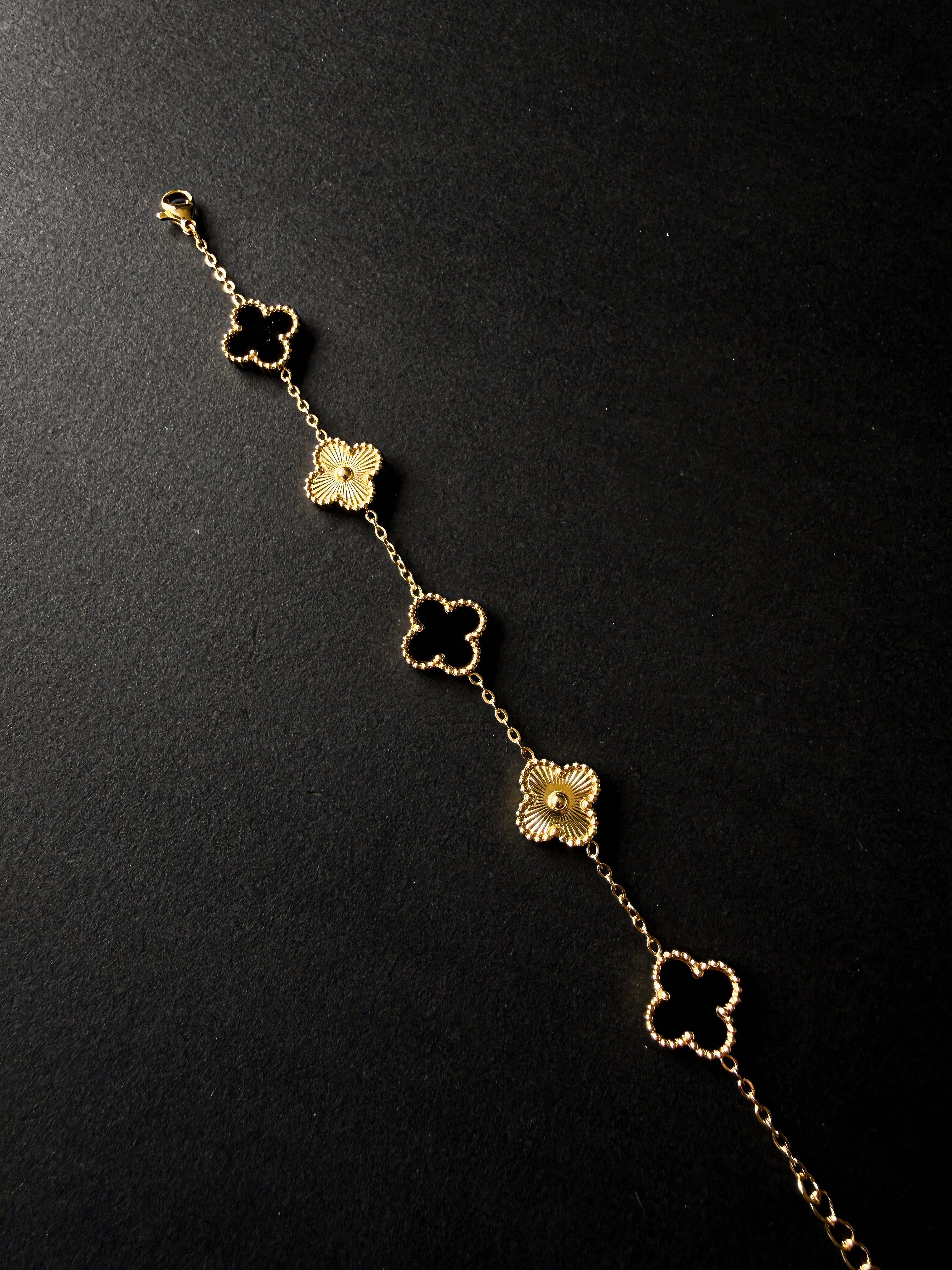 Pulsera VCA Dorada con Tréboles Dorados y Tréboles Negros