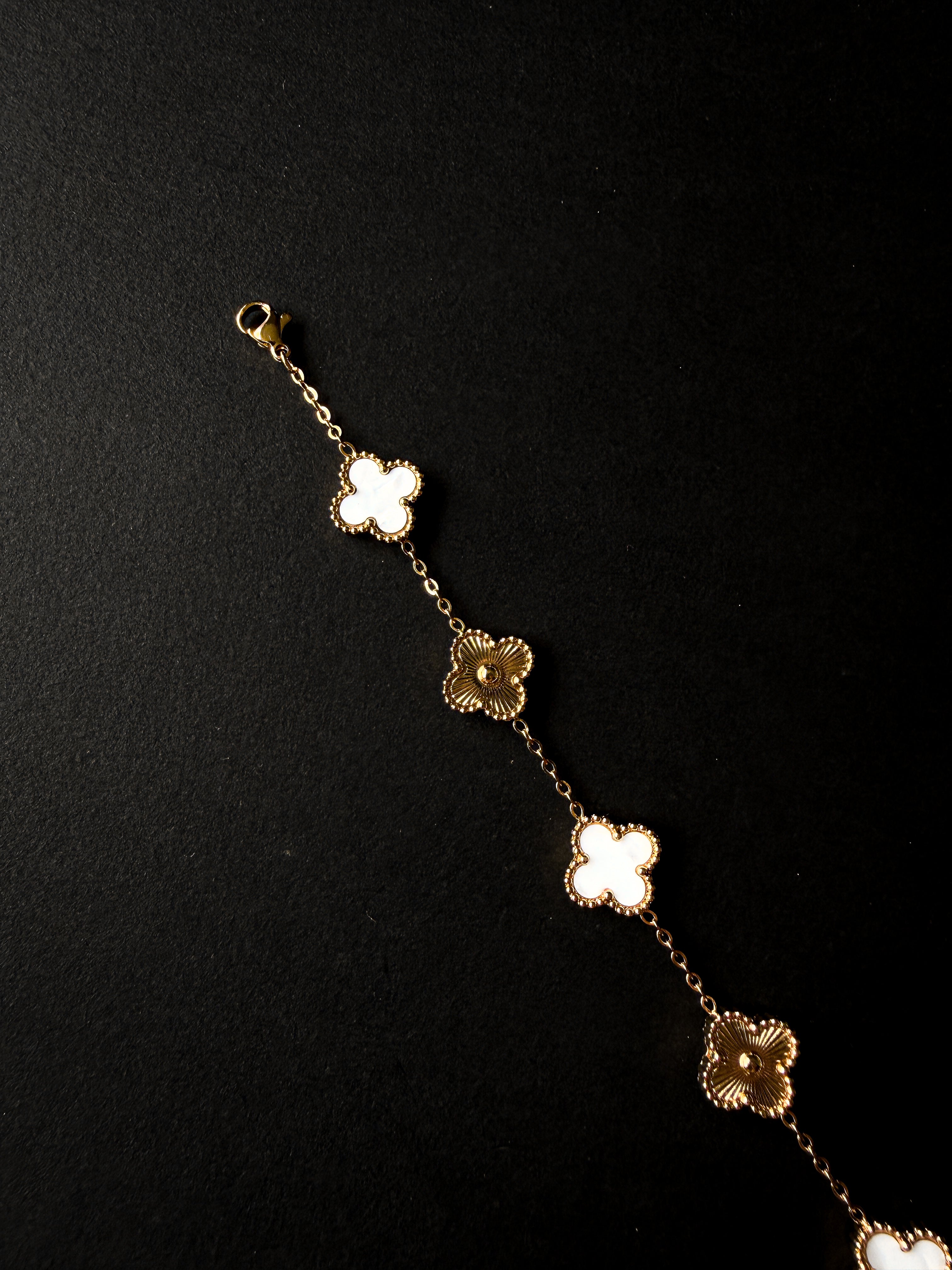Pulsera VCA Dorada con Tréboles Dorados y Tréboles Blancos