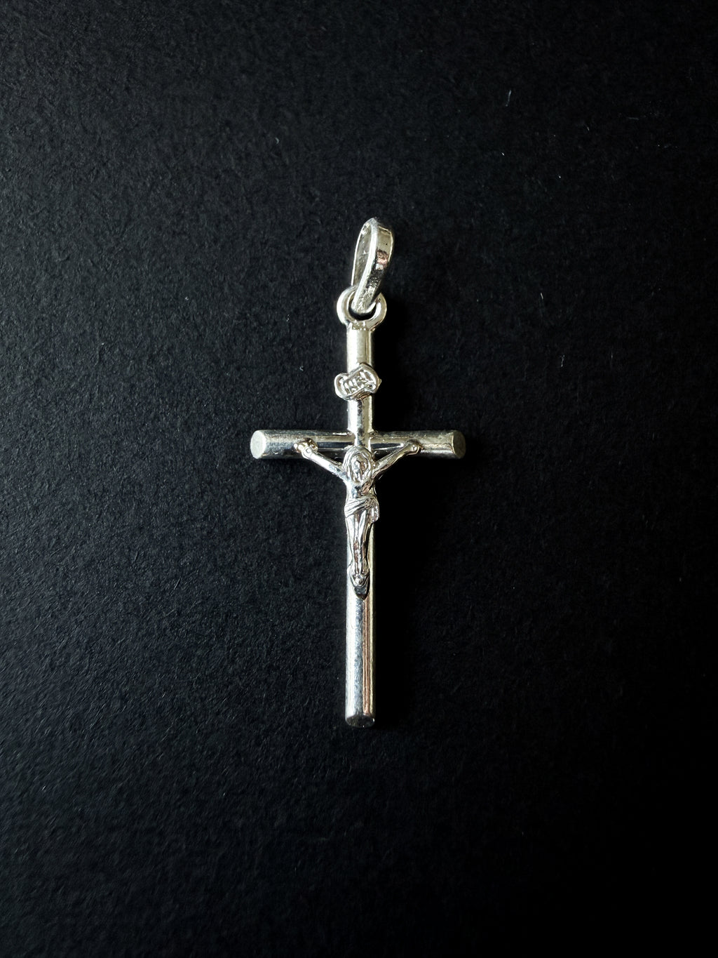 Plata 925 Dije de Cruz con Cristo Tubular