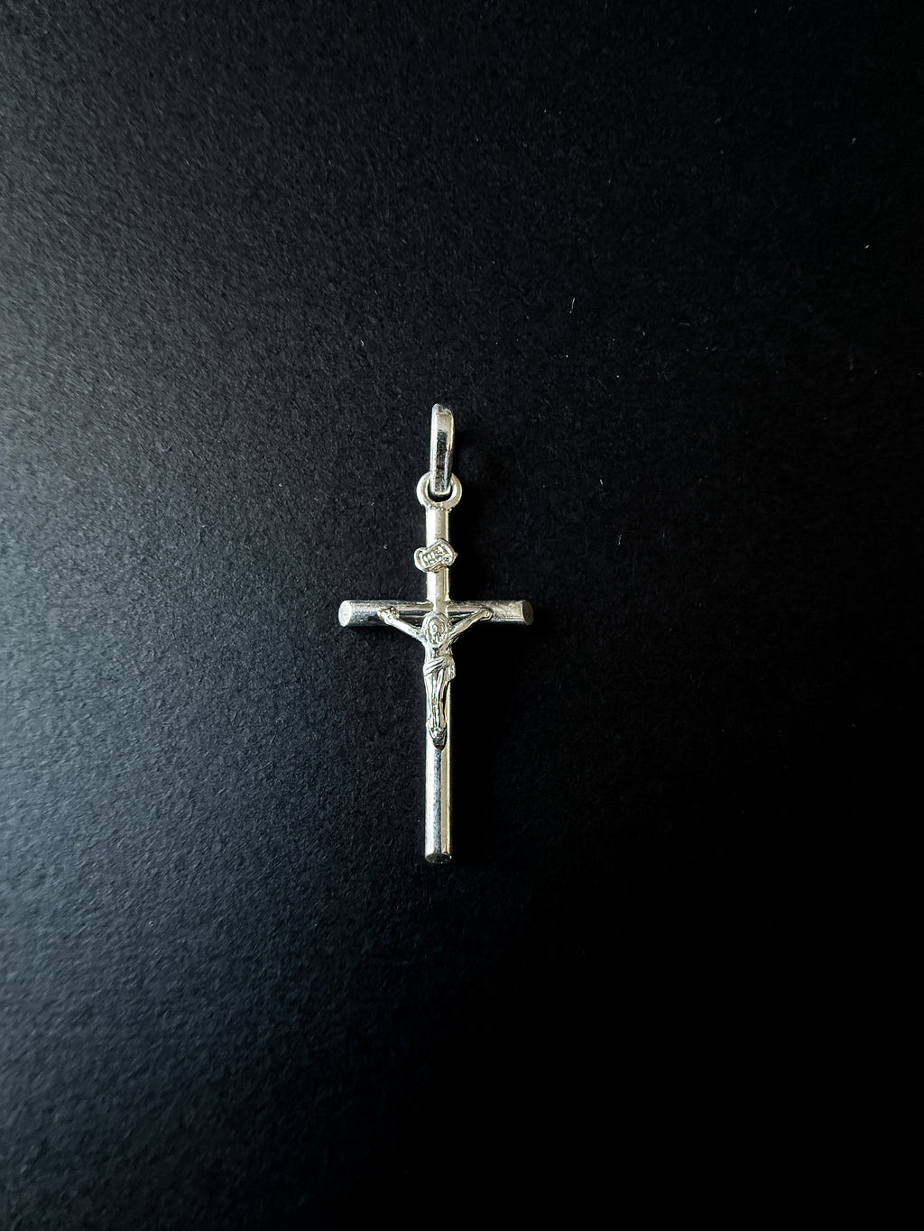 Plata 925 Dije de Cruz con Cristo Tubular