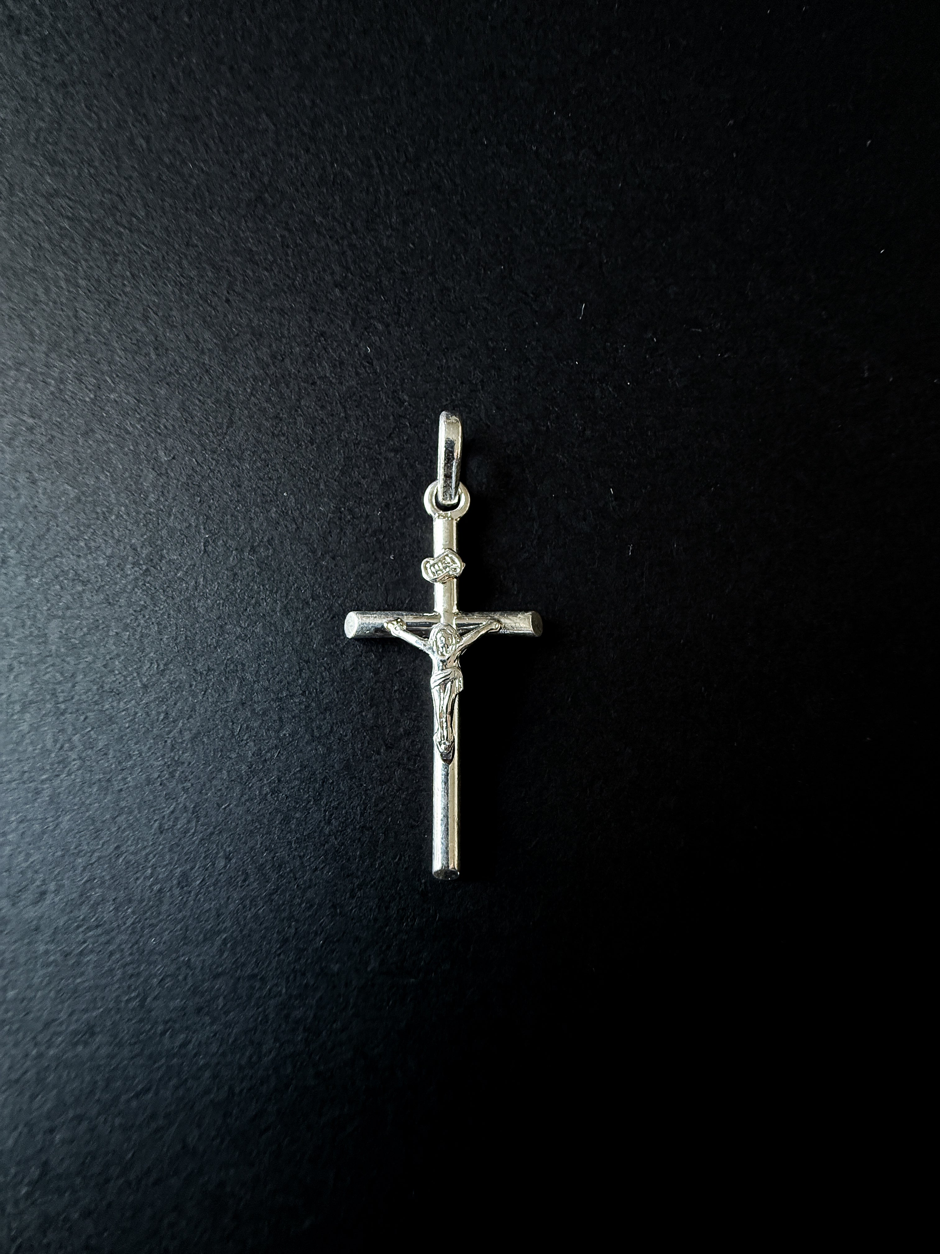 Plata 925 Dije de Cruz con Cristo Tubular