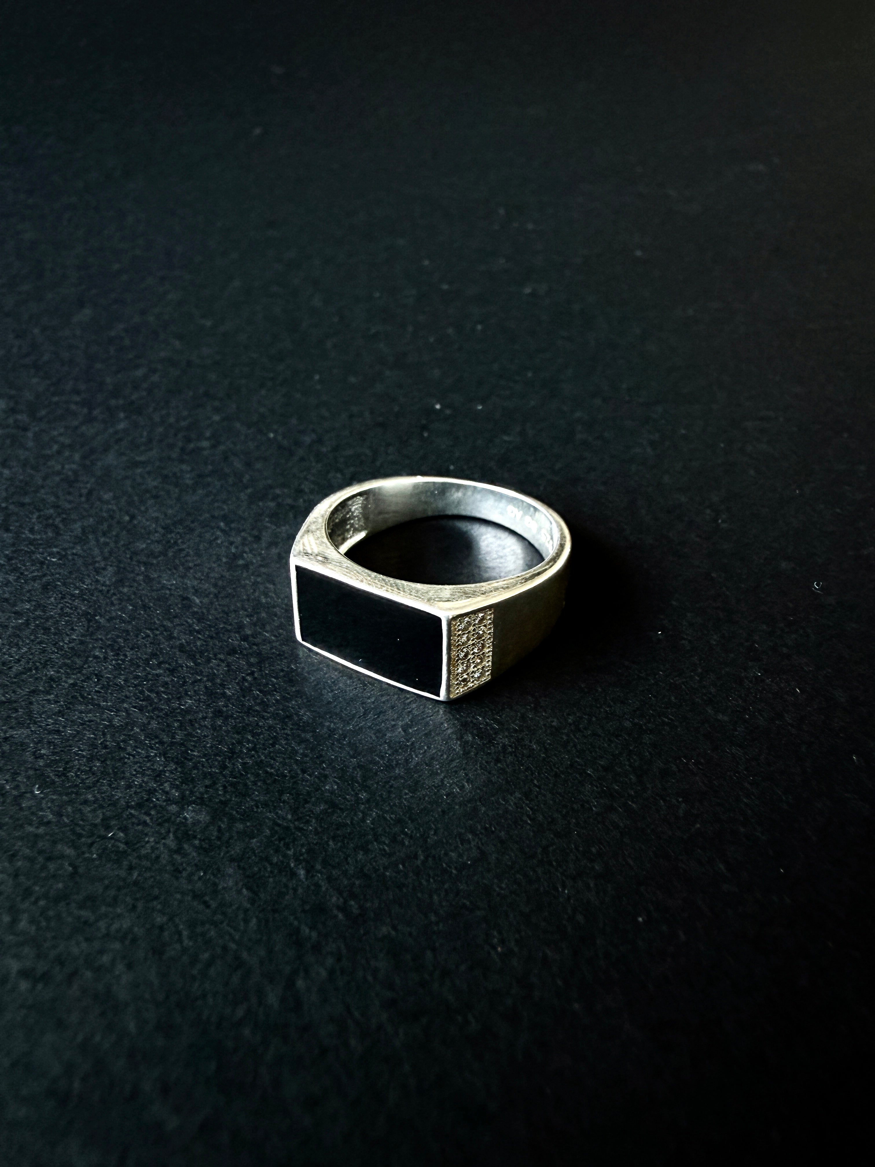 Plata 925 Anillo Sello de Hombre con Onix Rectangular y Zirconias Laterales