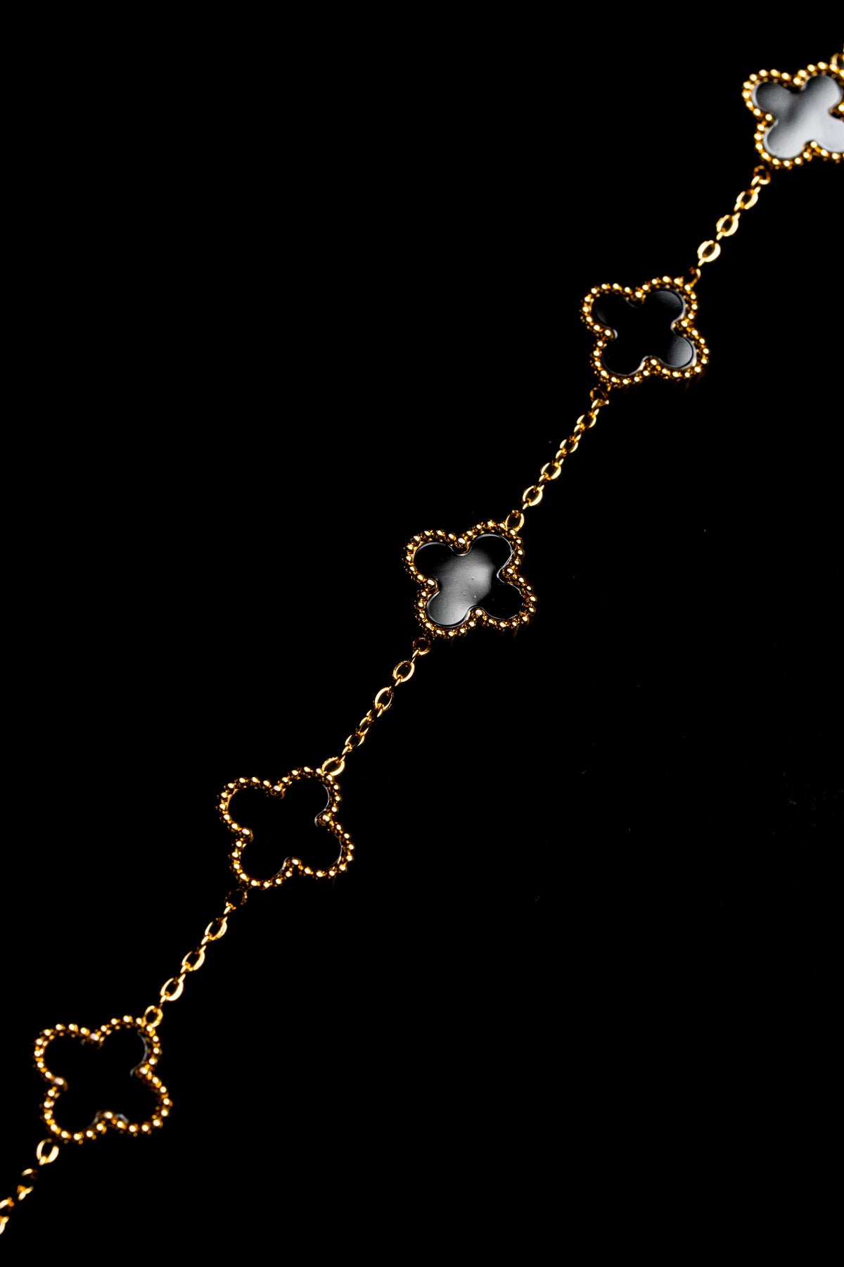 Pulsera VCA Dorada con Tréboles Negros