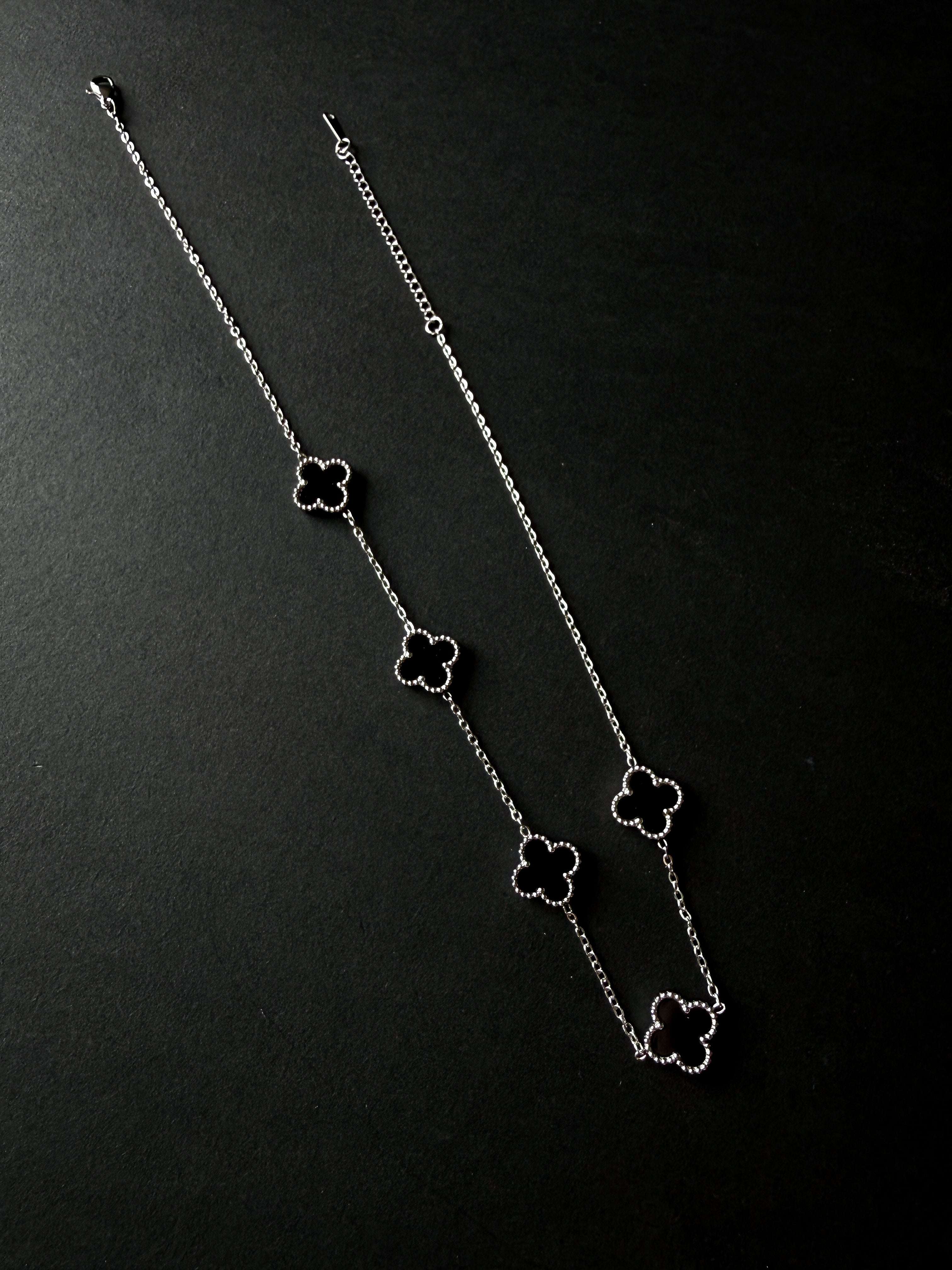 Cadena VCA Plateada con Tréboles negros