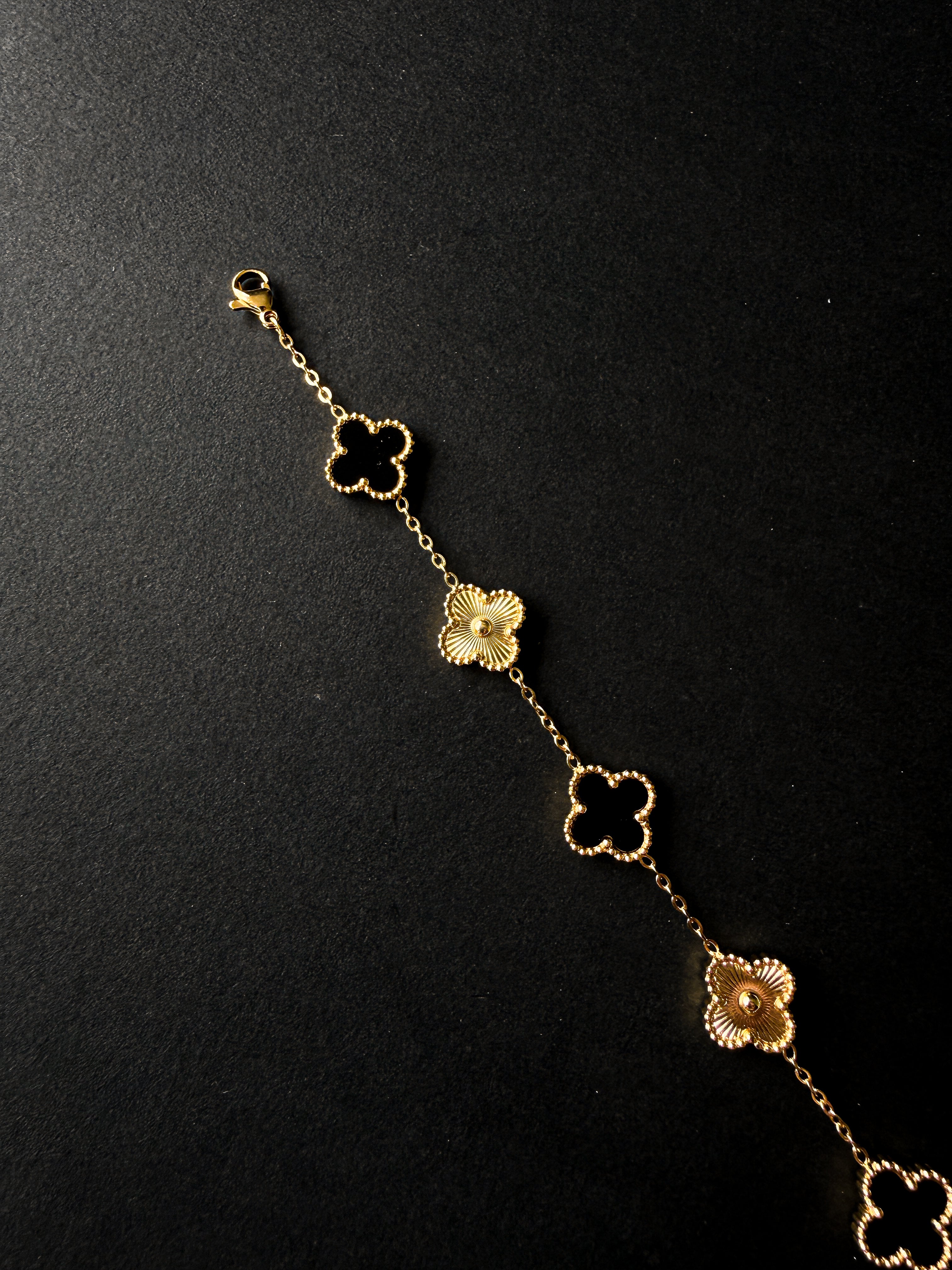 Pulsera VCA Dorada con Tréboles Dorados y Tréboles Negros