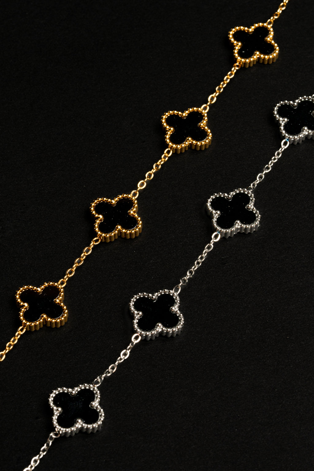 Pulsera VCA Dorada con Tréboles Negros