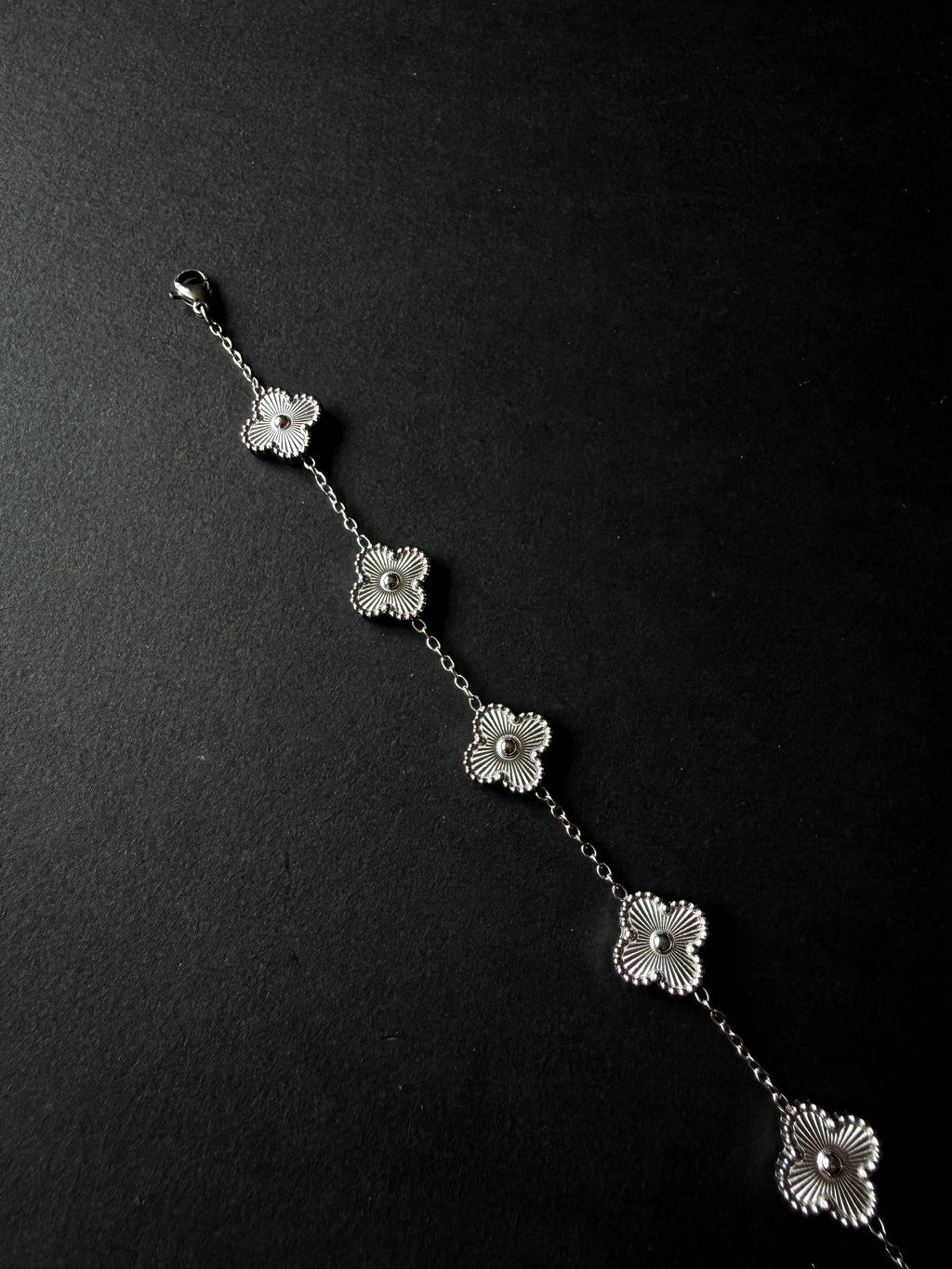 Pulsera VCA Plateada con Tréboles Plateados