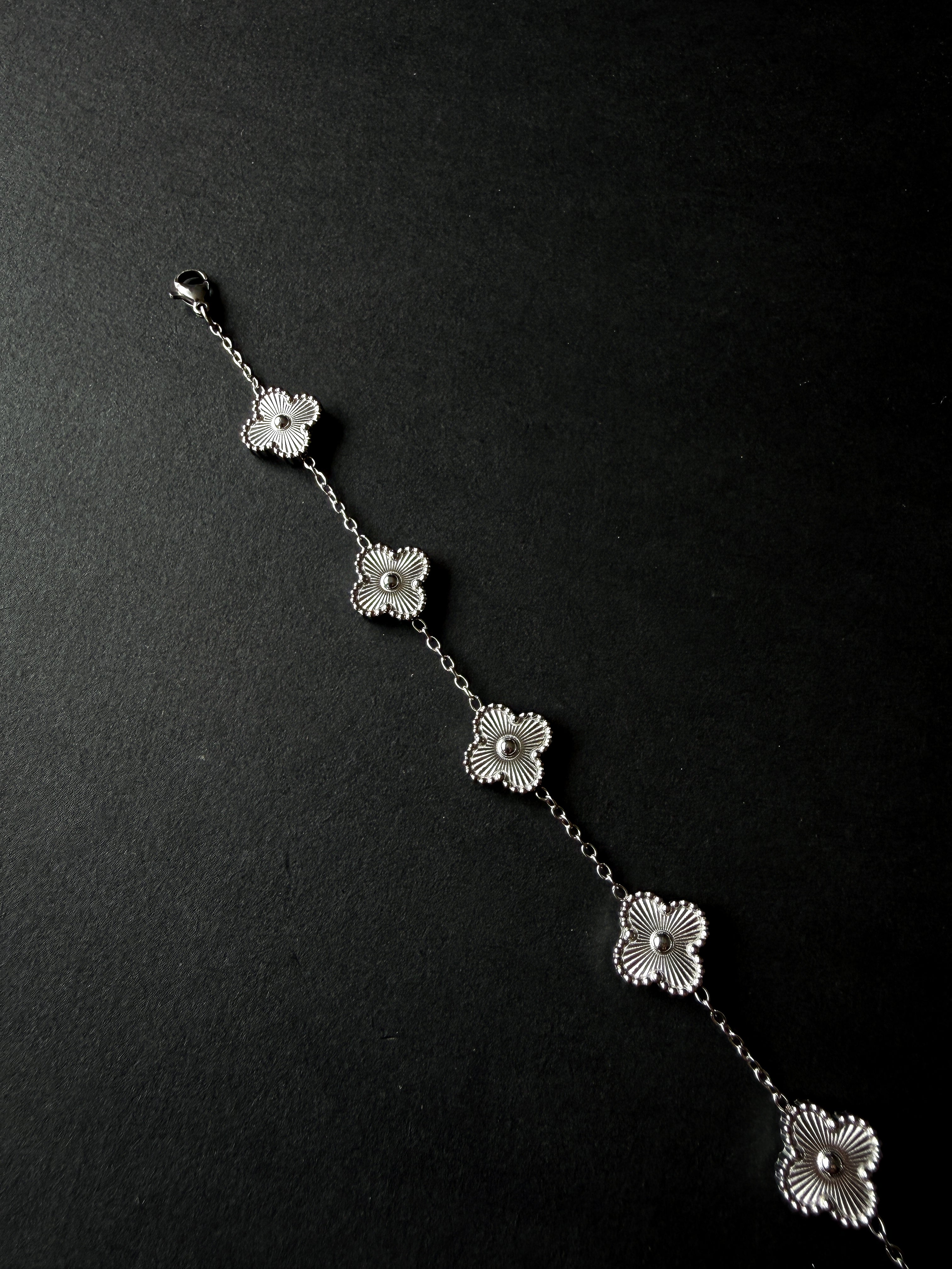 Pulsera VCA Plateada con Tréboles Plateados