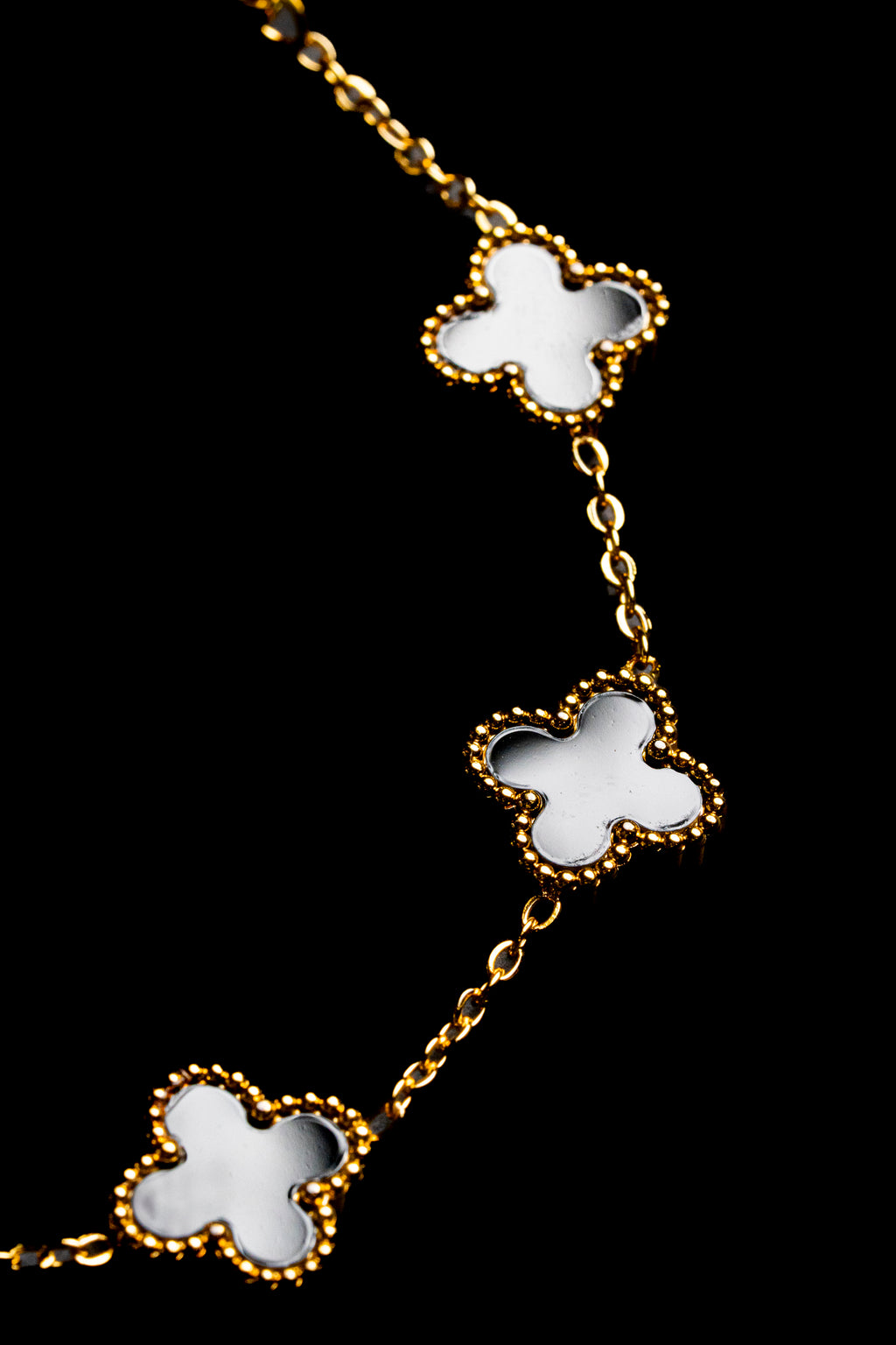 Pulsera VCA Dorada con Tréboles Negros